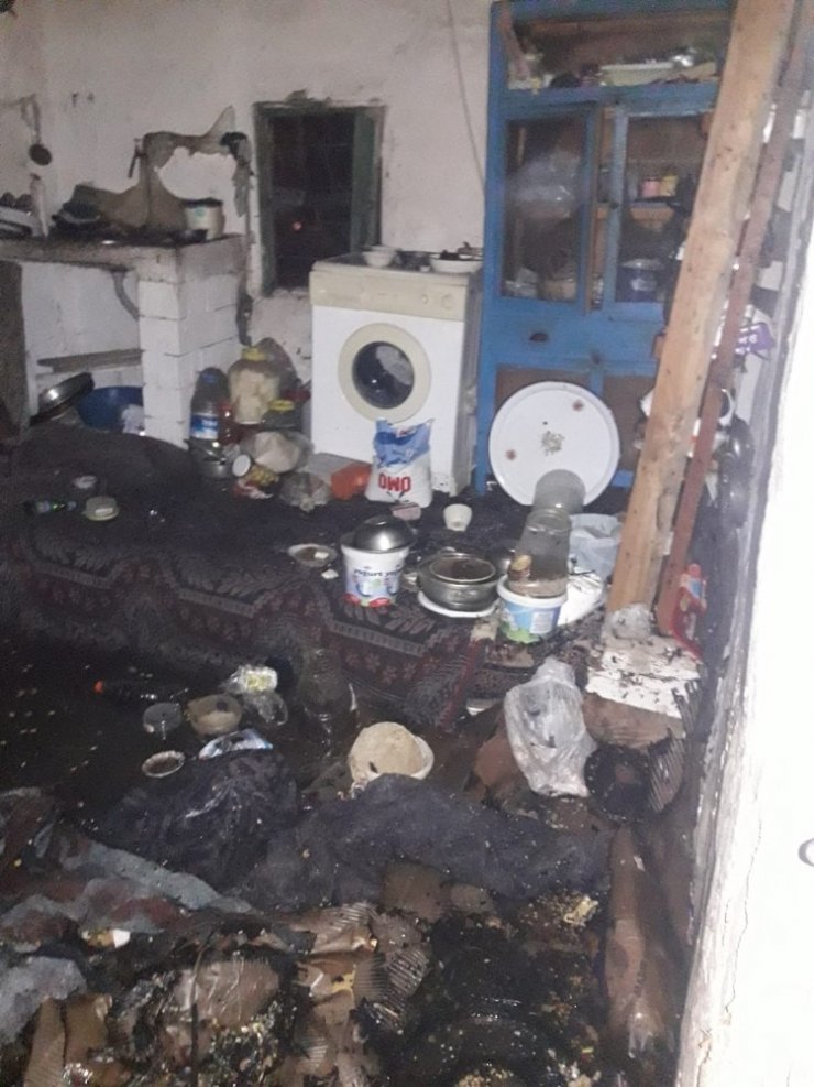 Mutfak tüpünden sızan gaz ev yangınına neden oldu