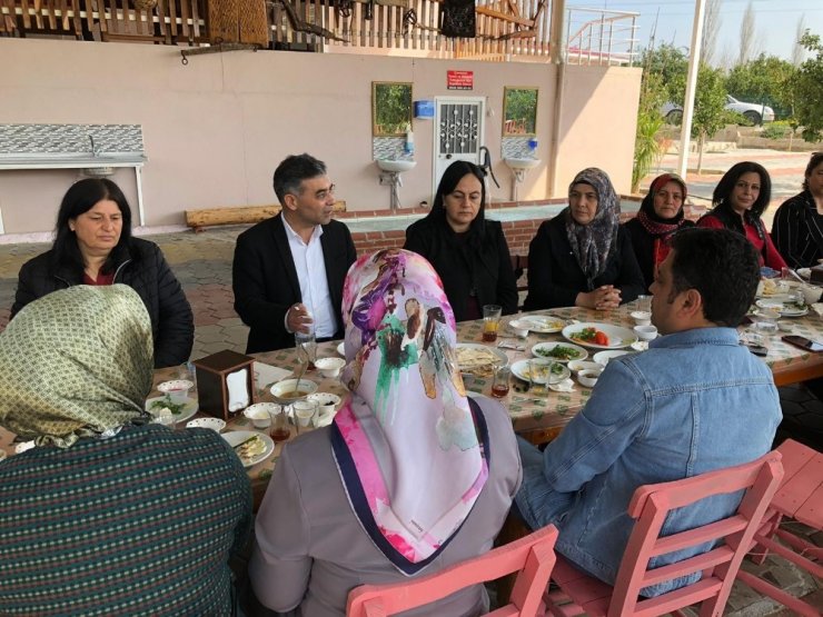 Bilgili kadınlarla kahvaltıda buluştu