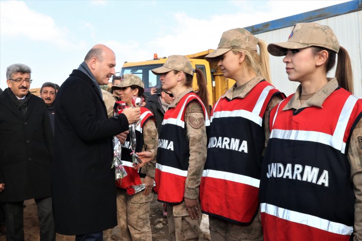 İçişleri Bakanı Süleyman Soylu, deprem bölgesinde incelemelerde bulundu: