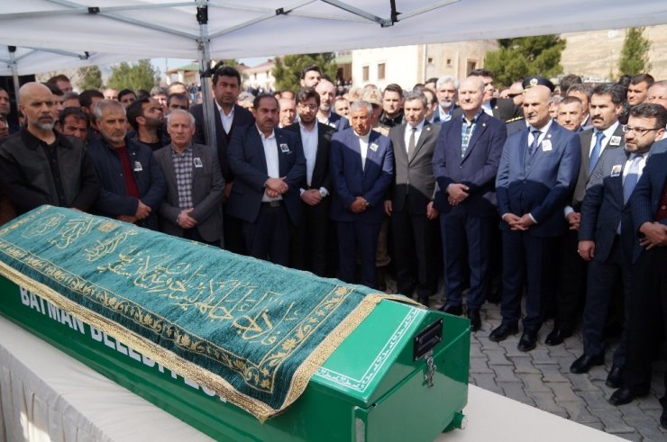Bakan Soylu husumetli aileleri barıştırmak isterken hayatını kaybeden Ferit Özdemir’in cenazesine katıldı