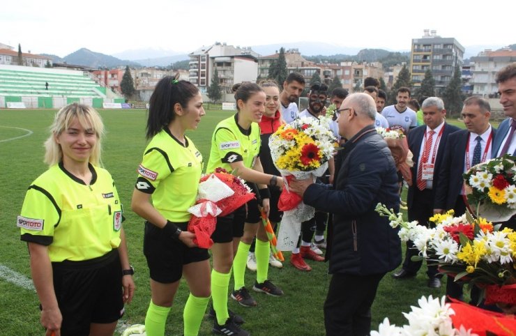 ’Kadınlar Günü’nde maçı kadınlar yönetti