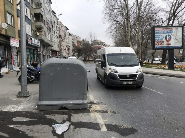 İstanbul’da öğrenci servisiyle ilginç kaza kamerada