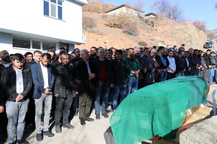 Balık havuzuna düşerek boğulan minik Beren son yolculuğuna uğurlandı