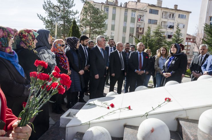 İlk kadın milletvekillerinden Satıkadın mezarı başında anıldı