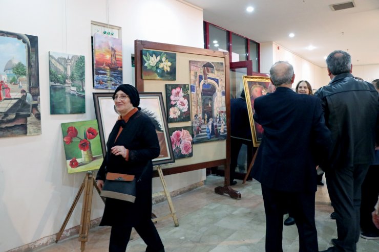 Kadın kursiyerlerin resim sergisi açıldı