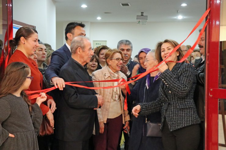 Kadın kursiyerlerin resim sergisi açıldı