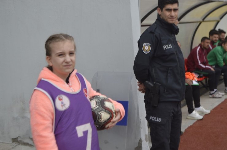 Bölgesel Amatör Lig mücadelesinde sahada kadınlar görev yaptı