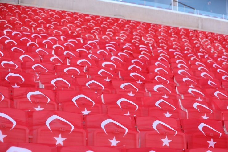 4 Eylül Stadyumu bayraklarla donatıldı