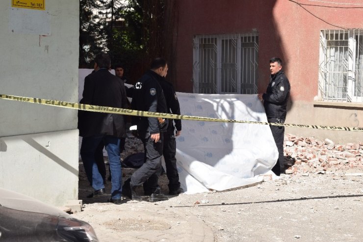 Malatya’da balkon duvarı çöktü: 1 ölü