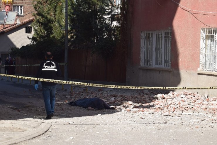 Malatya’da balkon duvarı çöktü: 1 ölü