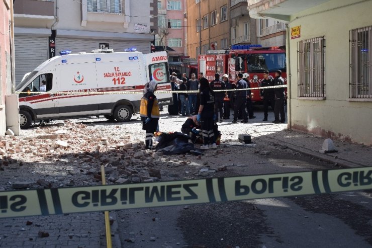 Malatya’da balkon duvarı çöktü: 1 ölü