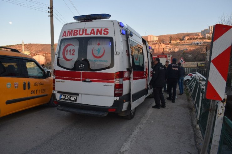 Malatya’da otomobil sulama kanalına uçtu: 2 yaralı