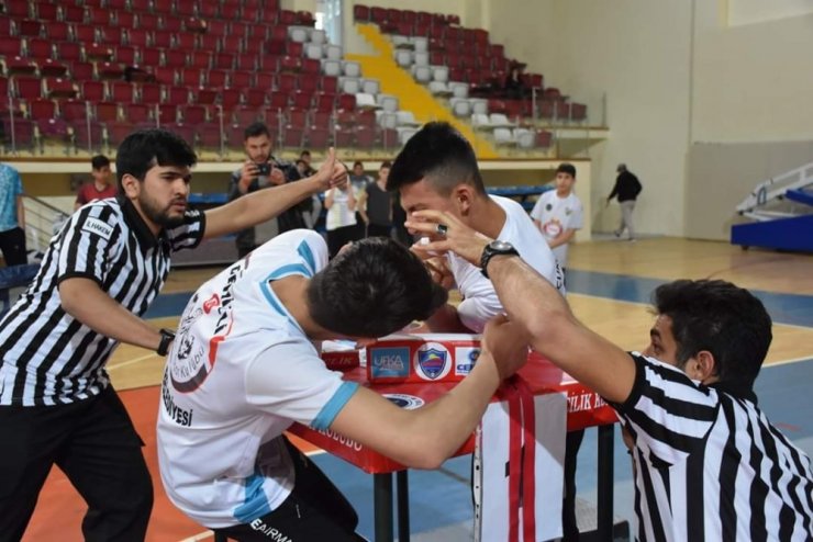 Yıldız Bilek Güreşçiler, Isparta’da yarışıyor