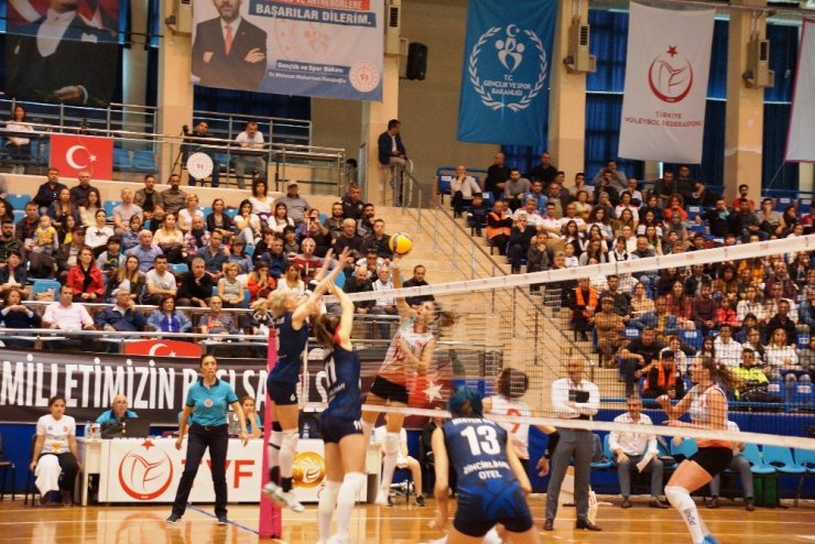 Vestel Venüs Sultanlar Ligi: Aydın Büyükşehir Belediyespor: 3 - THY: 0
