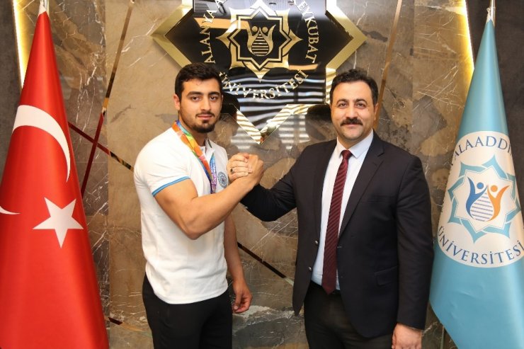 ALKÜ 6 madalya 2 kupa birden aldı