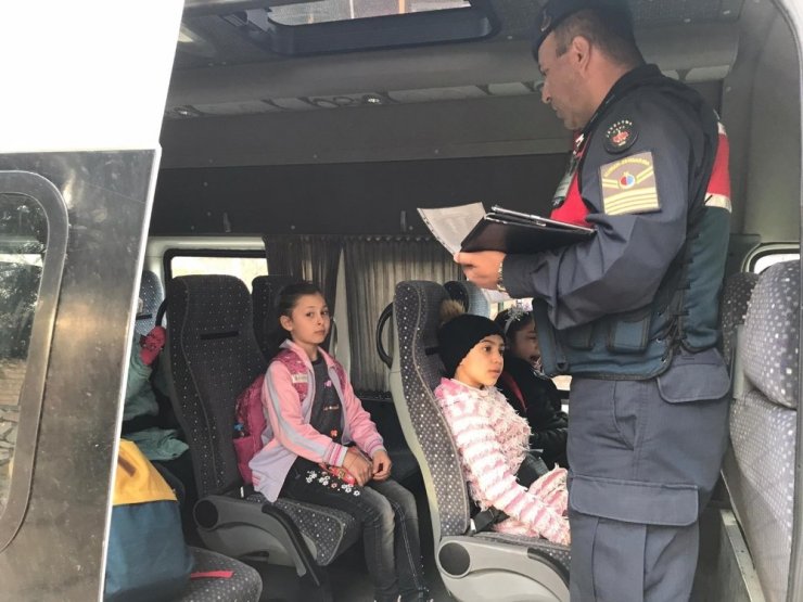 Jandarma okul servislerini denetledi