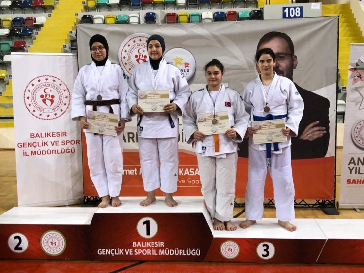 Judocular Balıkesir’den 10 madalya ile döndü