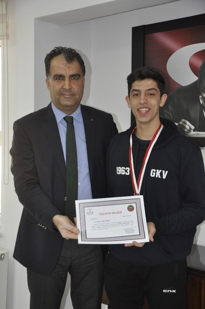 GKV’li basketbol şampiyonlarına üstün başarı madalyası