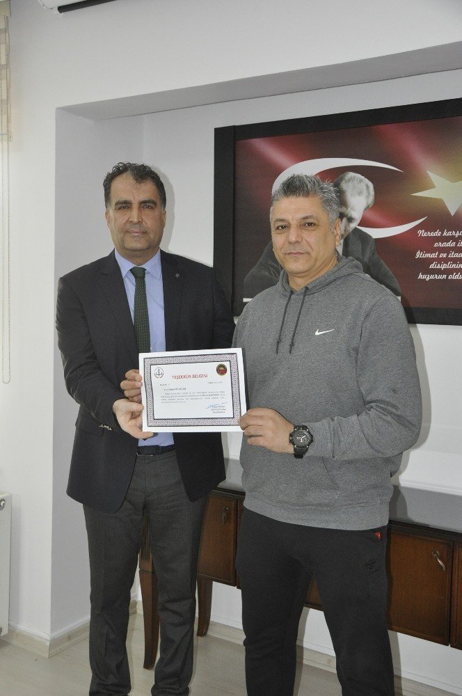 GKV’li basketbol şampiyonlarına üstün başarı madalyası