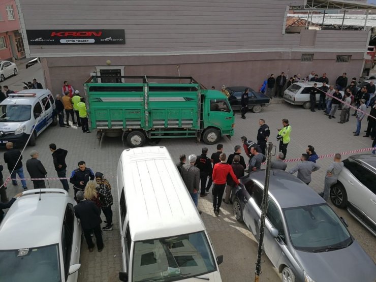 Bursa’da yaşlı adam geri manevra yapan kamyonun altında hayatını kaybetti
