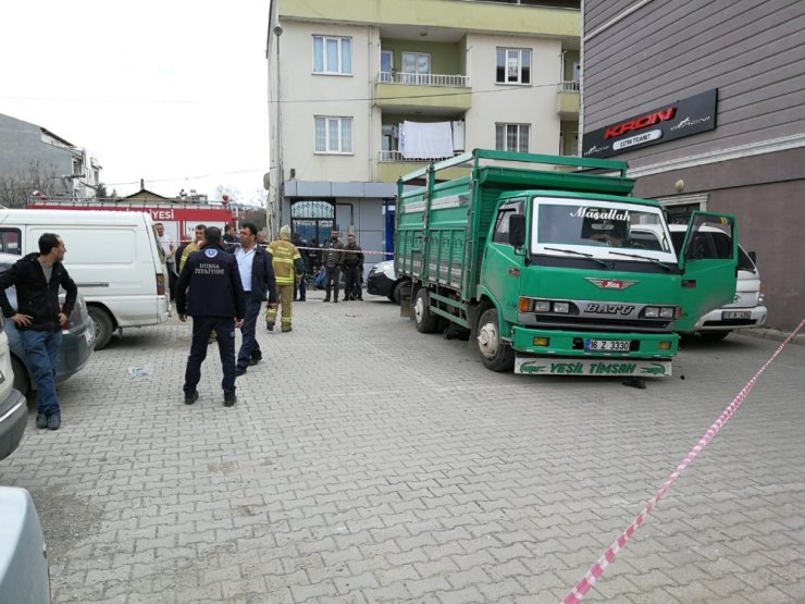 Bursa’da yaşlı adam geri manevra yapan kamyonun altında hayatını kaybetti