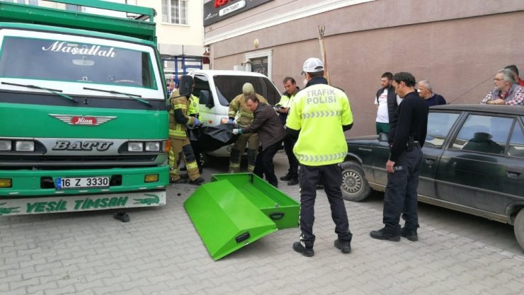 Bursa’da yaşlı adam geri manevra yapan kamyonun altında hayatını kaybetti