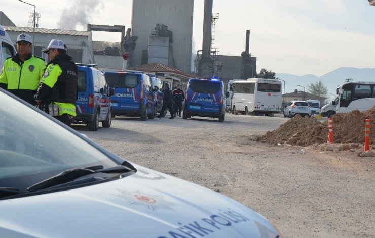 Boşanma aşamasındaki eşini bıçakla rehin aldı