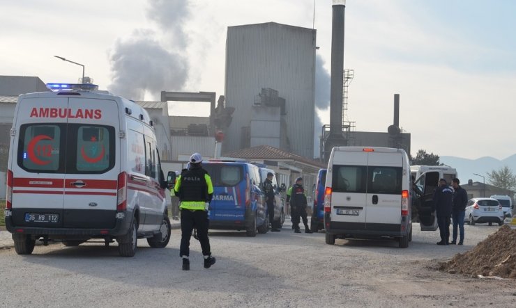 Boşanma aşamasındaki eşini bıçakla rehin aldı