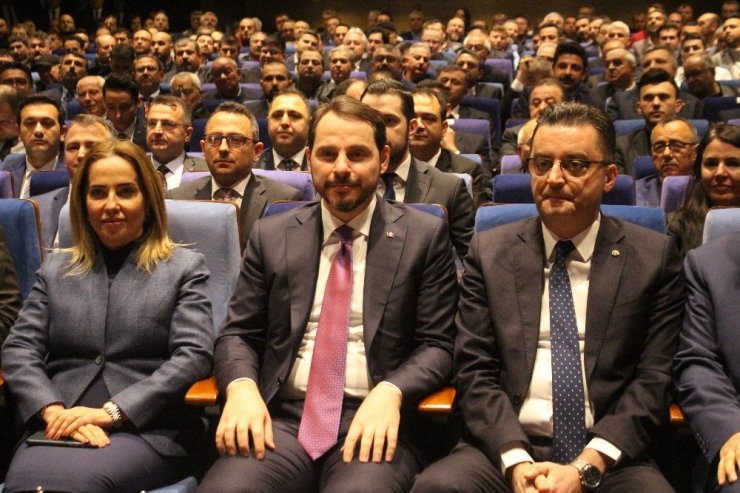 Bakan Albayrak: “Faizler 8 ay öncesinde yüzde 25-30’lardan bugün tek haneli rakamlara düştü”