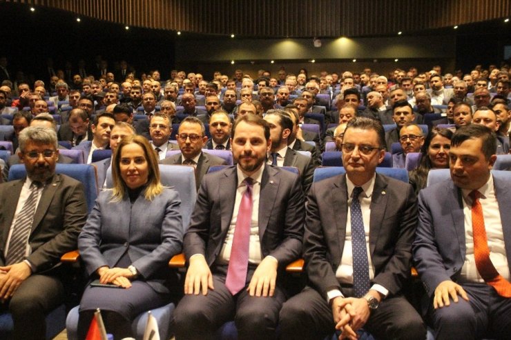 Bakan Albayrak: “Faizler 8 ay öncesinde yüzde 25-30’lardan bugün tek haneli rakamlara düştü”