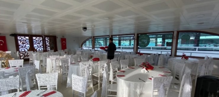Boğaz’da tekne düğünü hem keyifli hem hesaplı