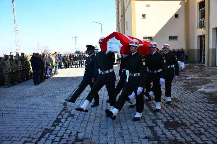 Kalp krizi geçirerek hayatını kaybeden asker için tören düzenlendi