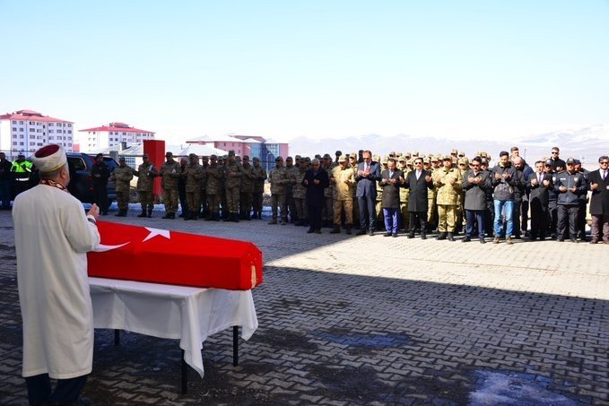 Kalp krizi geçirerek hayatını kaybeden asker için tören düzenlendi