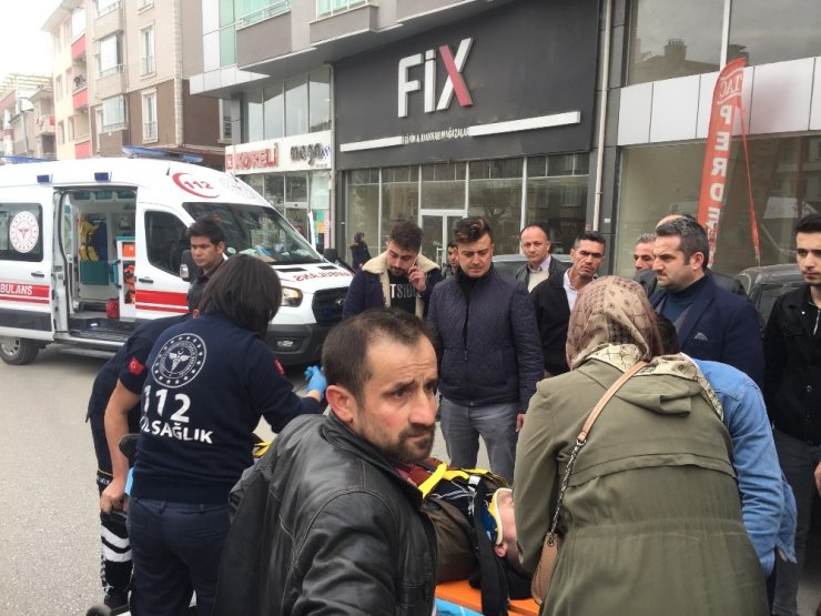 Tosya’da motosiklet yayaya çarptı: 2 yaralı