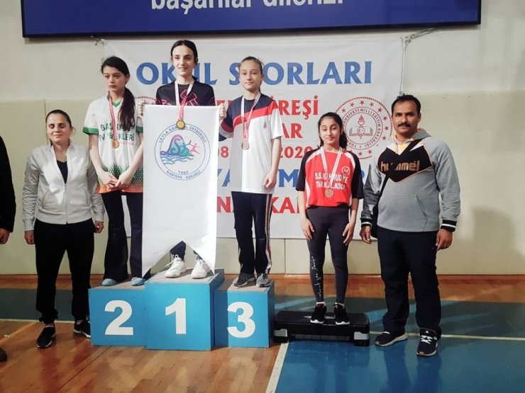 Kepsut’lu bilek güreşçilerinden başarı