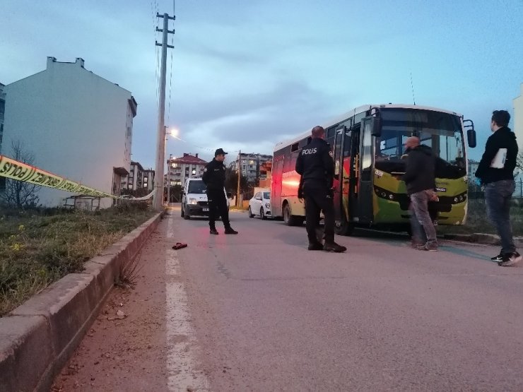 Yeni işe başlayan halk otobüsü sürücüsü evinin önünde silahla vuruldu