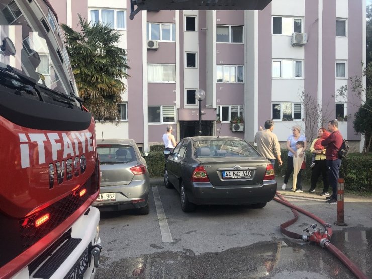 7 katlı binada çıkan yangın paniğe neden oldu