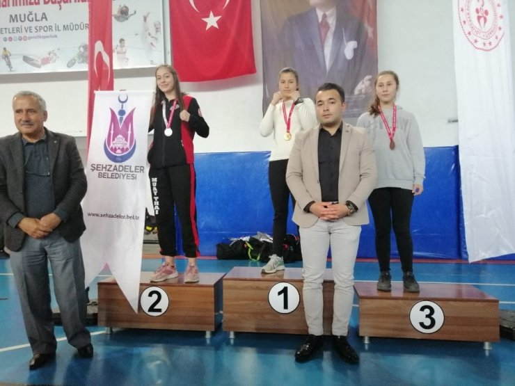 Şehzadeler’in kadınları kürsüye ambargo koydu