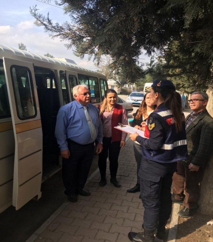 Mersin’de öğrenci servisleri velilerle birlikte denetlendi