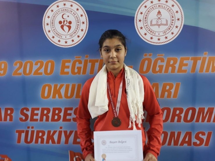Kepezli güreşçilerin sırtı yere gelmiyor