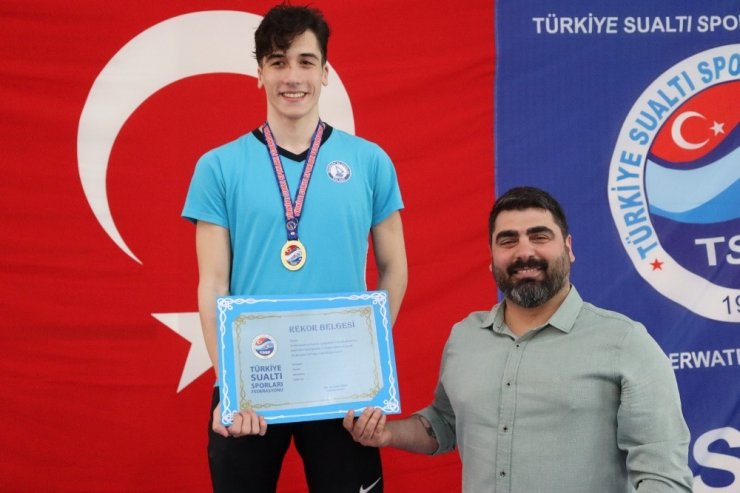 Mersin’de, Paletli Yüzme Şampiyonasında 5 Türkiye rekoru kırıldı