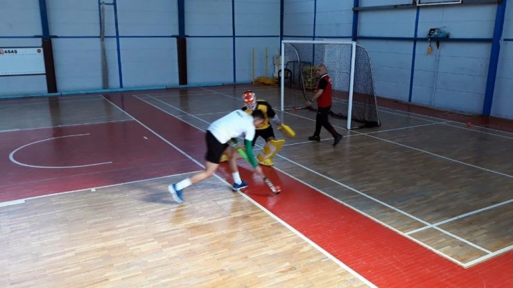 Sakarya’da ilk kez düzenlenen salon hokeyi turnuvası başladı