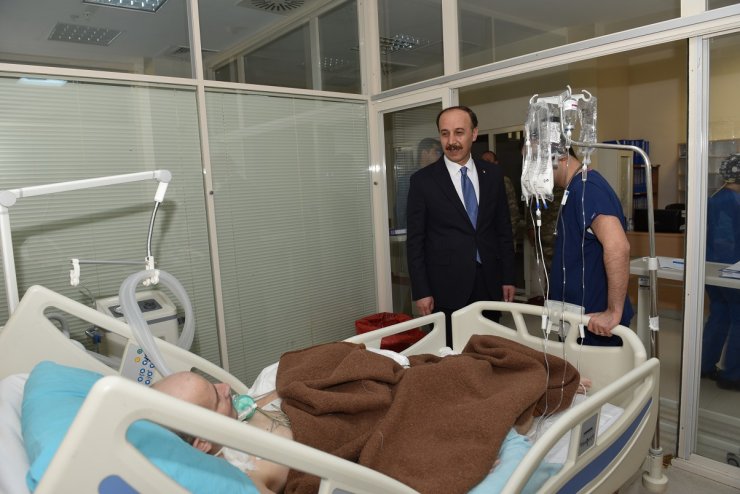 Şanlıurfa Valisi Erin, yaralı askerleri ziyaret etti