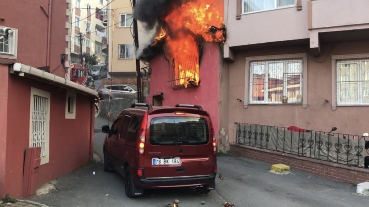 Şişli’de korku dolu anlar: Yangından çocuklarıyla kaçtılar