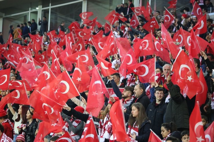 Sivas 4 Eylül Stadyumu tamamen doldu