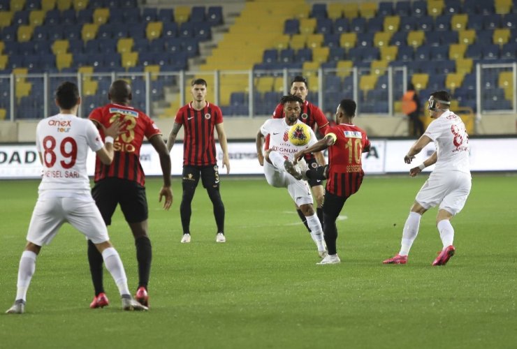 Süper Lig: Gençlerbirliği: 0 - Antalyaspor: 0 (İlk yarı)