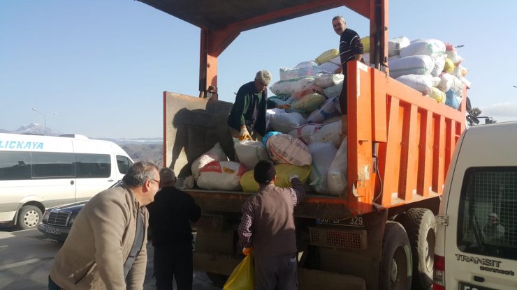 Suşehri'nden İdlib'e yardım malzemesi