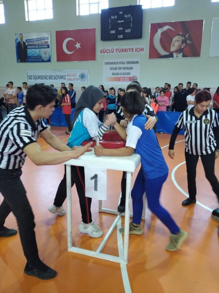 Tarsuslu öğrenci bilek birincisi oldu