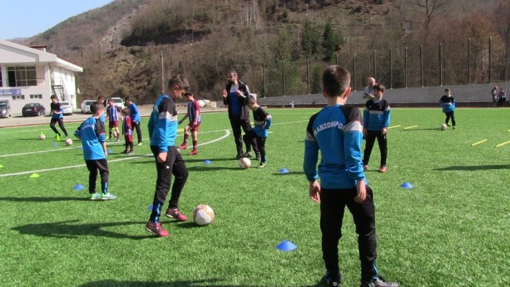 Artvin’de Trabzonspor Futbol Okulları’na yoğun ilgi