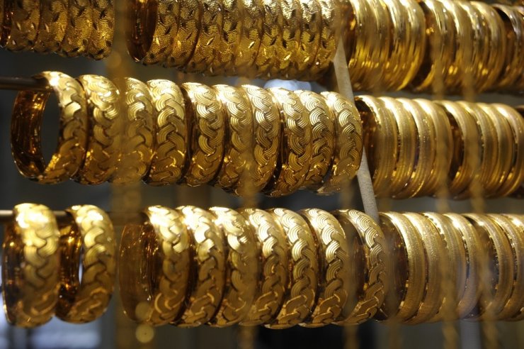 Petrol fiyatları sert düştü, altın yükseldi